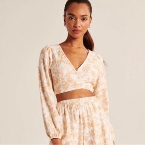 Abercrombie & Fitch Floral Wrap Blouse - Cream and Tan size  extra